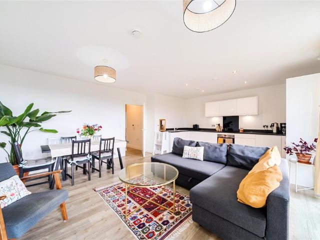 Flat for sale in Crystal Palace, Greater London