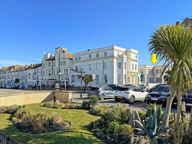 Flat for sale in Oxenden, The Bridge