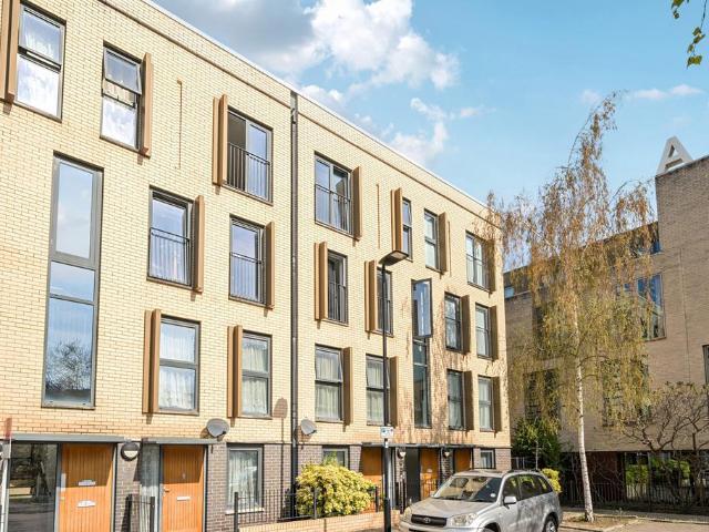 Flat for sale in Loughborough Junction, Greater London