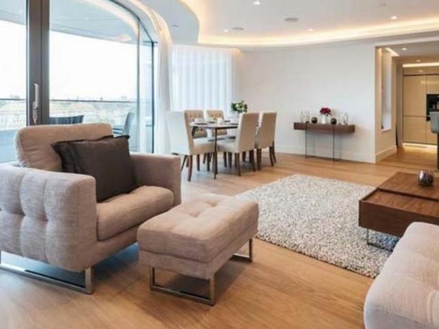 Flat for sale in Vauxhall, Greater London