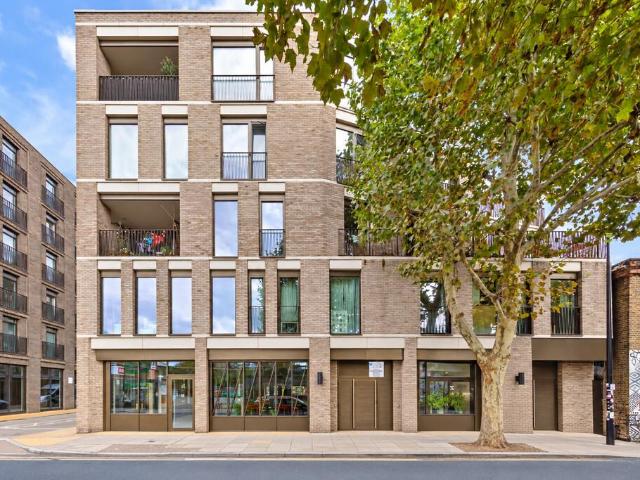 Flat for sale in Old Ford, Greater London