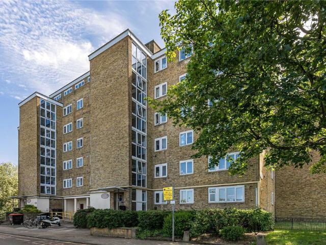 Flat for sale in Putney, Greater London