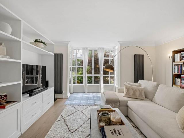 Flat for sale in South Kensington, Greater London