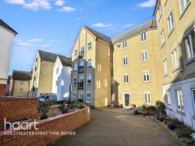 Flat for sale in Fordham Heath, Essex