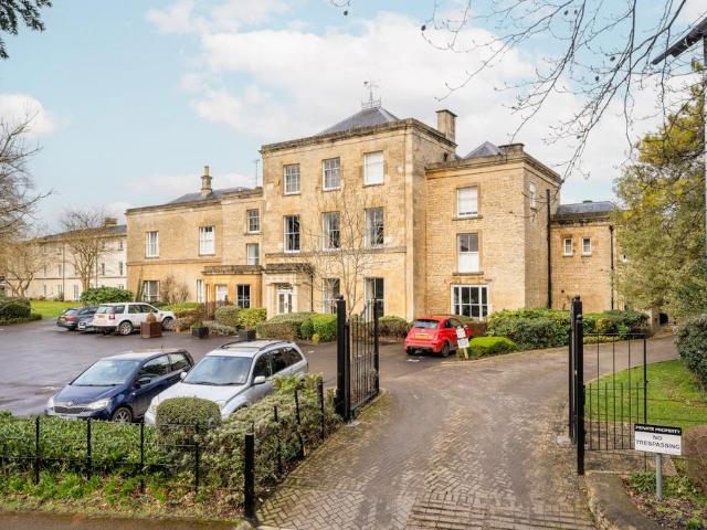 Flat for sale in Chesterton, Fossebridge