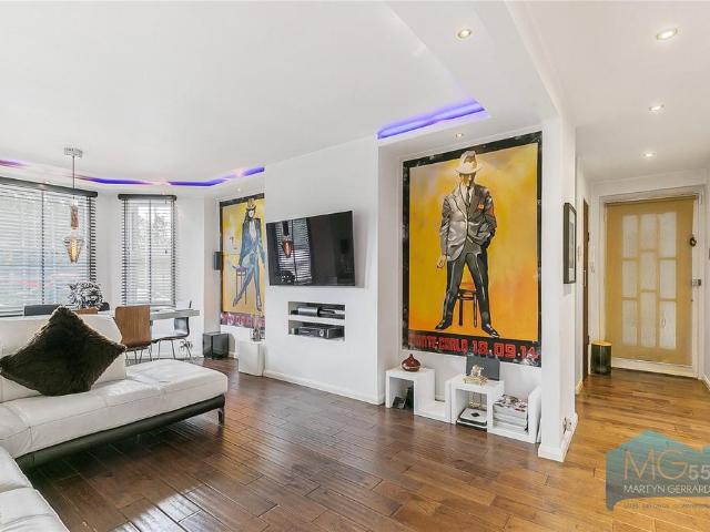 Flat for sale in Temple Fortune, Greater London