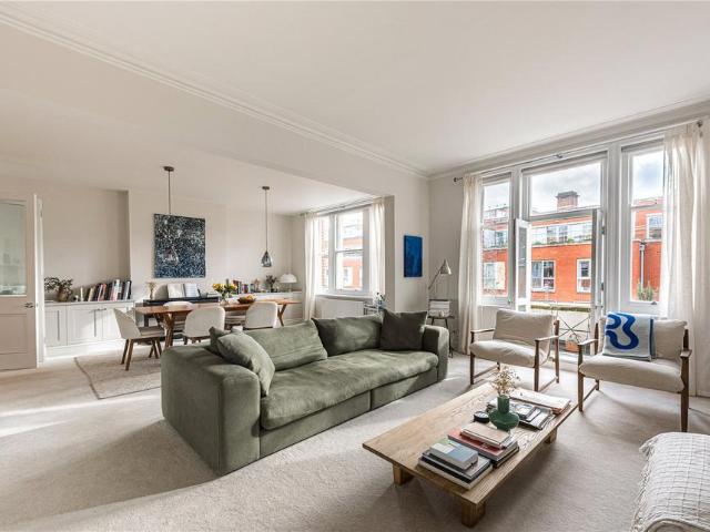 Flat for sale in Clapham Junction, Greater London