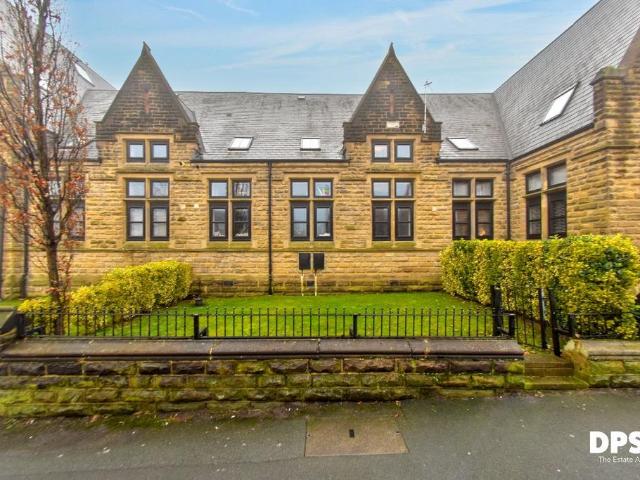 Flat for sale in West Yorkshire