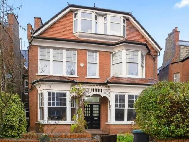 Flat for sale in Muswell Hill, Greater London
