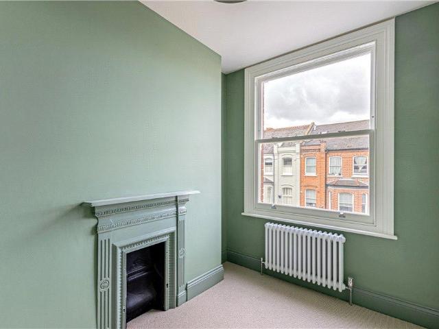 Flat for sale in Fulham, Greater London