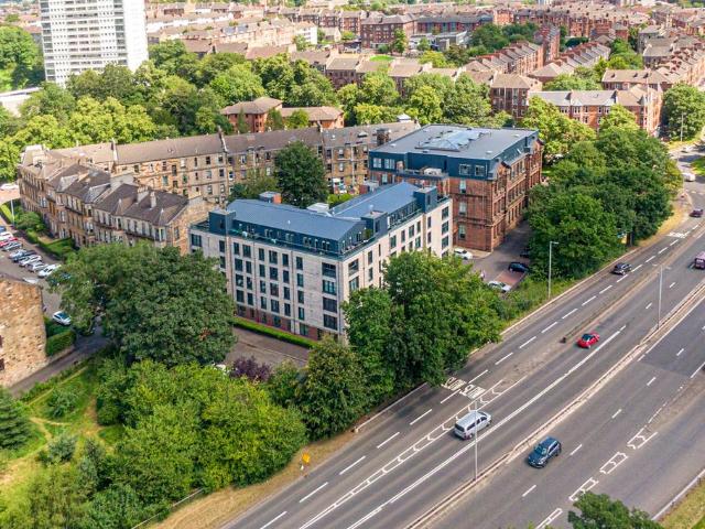Flat for sale in Broomhill, Scotland