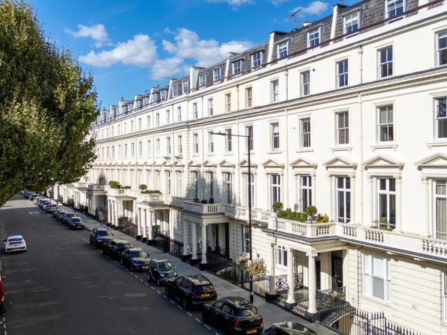 Flat for sale in St. John's Wood, Greater London