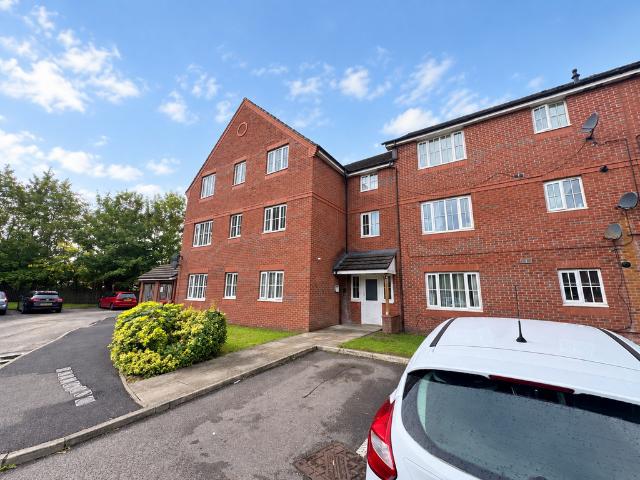 Flat for sale in Levenshulme, Manchester