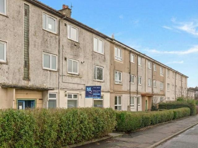 Flat for sale in Clydebank, Scotland