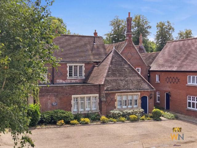 Flat for sale in The Galleries, Navestock Side