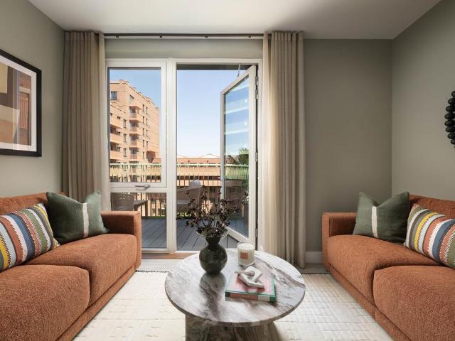 Flat for sale in Dagenham, Greater London
