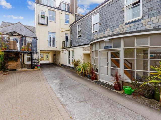Flat for sale in Strode, Devon