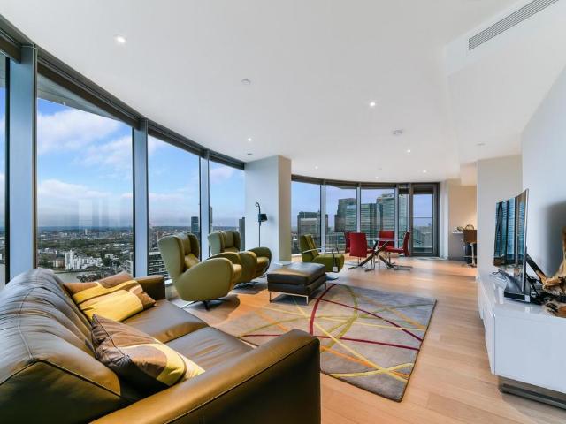 Flat for sale in Limehouse, Greater London