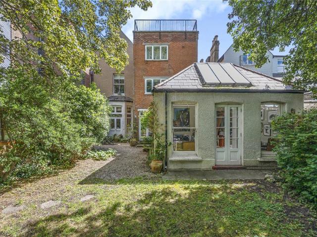 Flat for sale in South Hampstead, Greater London