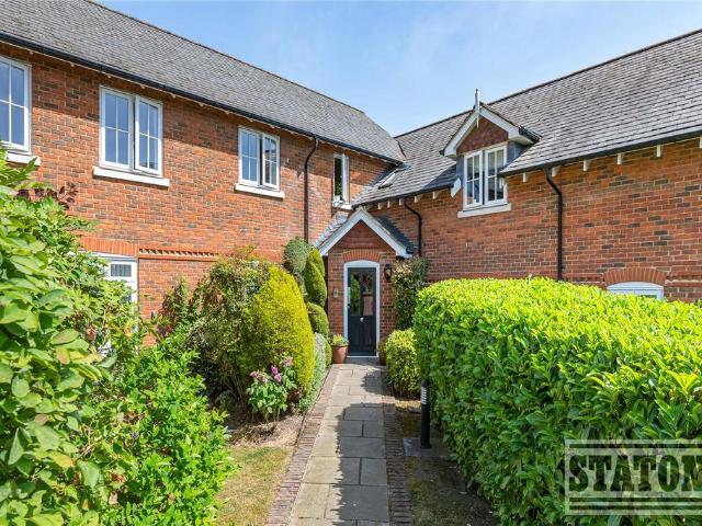Flat for sale in Fretherne, Hertfordshire