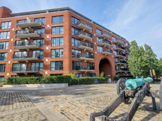 Flat for sale in Glyndon, Greater London