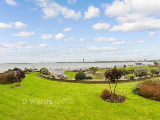 Flat for sale in Clarendon, Ash