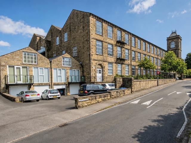 Flat for sale in Carleton, North Yorkshire