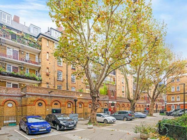 Flat for sale in Holborn, Greater London