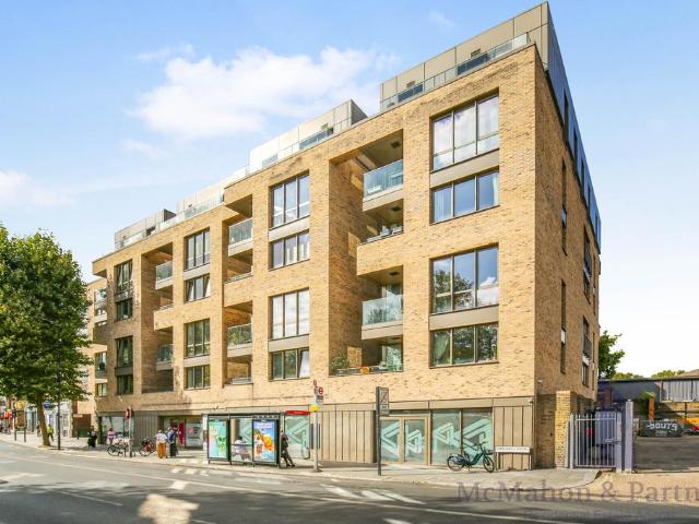 Flat for sale in Camberwell, Greater London