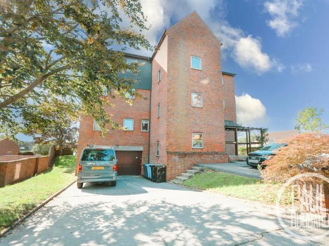 Flat for sale in Eastbridge, Suffolk