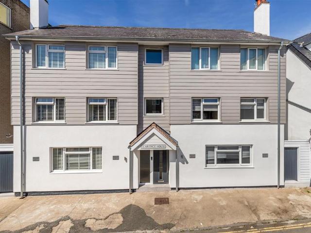 Flat for sale in Strode, Devon