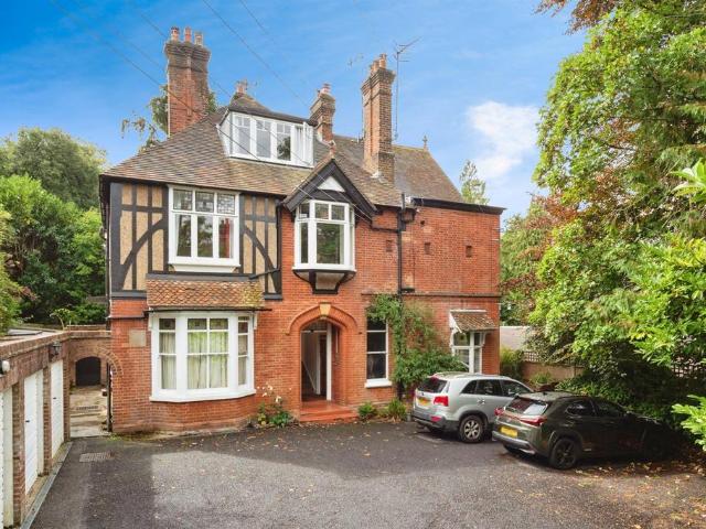 Flat for sale in Broadwater Down, Sandown Park
