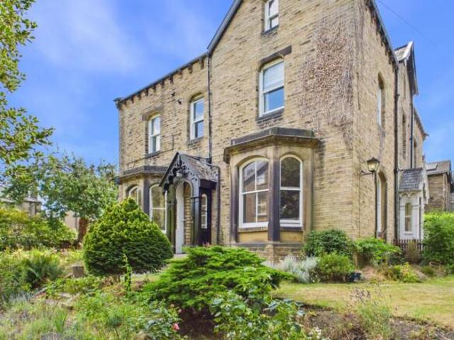 Apartment for sale in Huddersfield, West Yorkshire