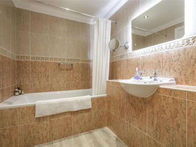 Apartment for sale in Barton Stacey, Hampshire