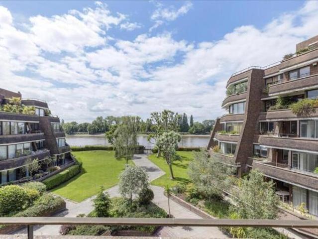 Apartment for sale in Fulham, Greater London