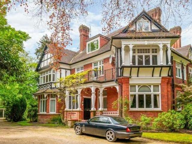 House for sale in Ascot