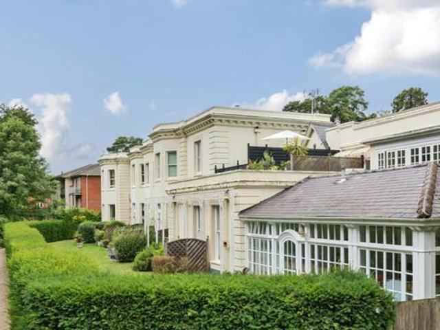 House for sale in Ascot