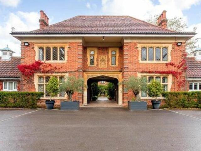 House for sale in Ascot