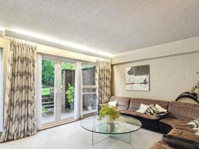 House for sale in Ascot