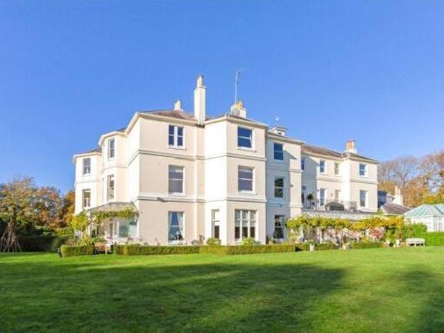 House for sale in Ascot