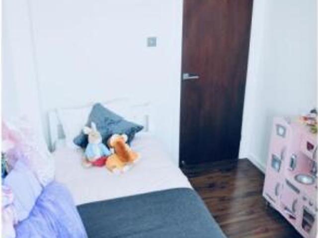 Apartment for sale in Cat Hill, England