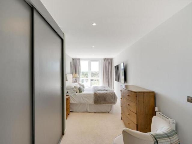 Apartment for sale in Cat Hill, England