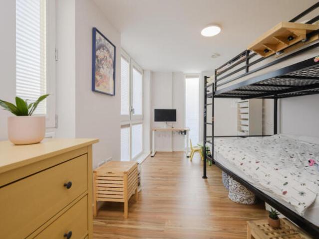 Apartment for sale in Brentford End, Greater London