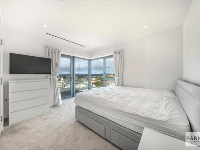 Apartment for sale in Cat Hill, England