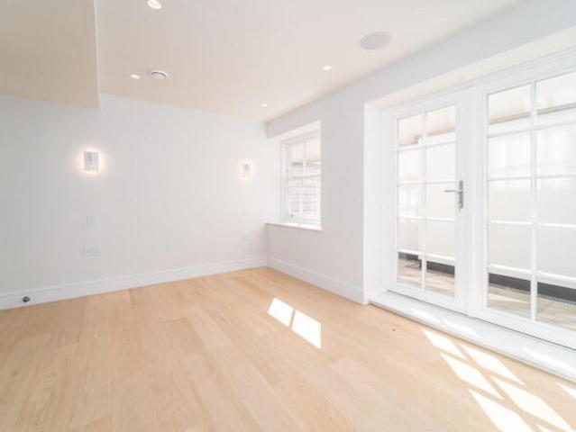 Apartment for sale in Highbury, Greater London
