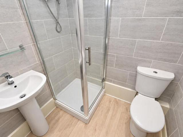 Apartment for sale in Apperley Bridge, Bradford