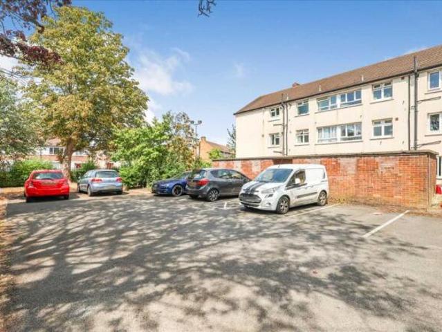 Apartment for sale in Burnham, Swallow