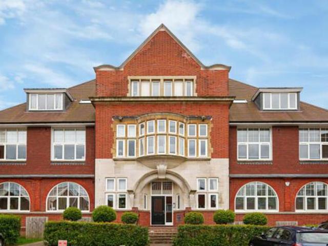 House for sale in Heol-las, Surrey
