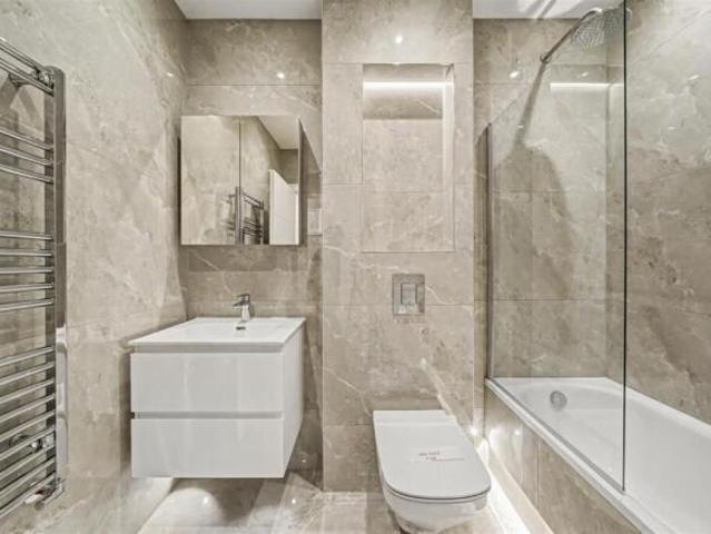 Apartment for sale in London Borough of Enfield, Greater London