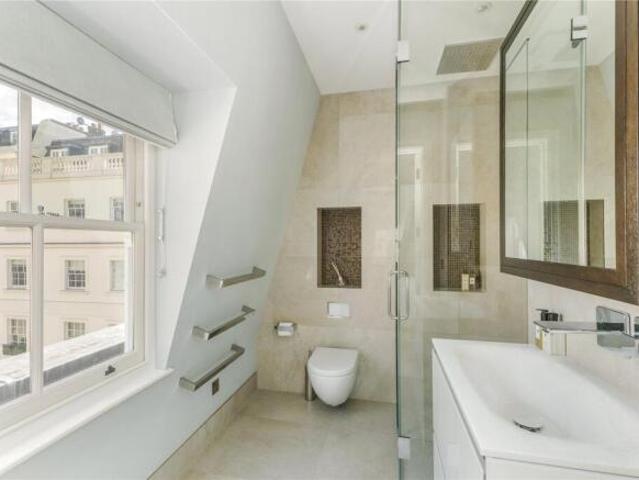 Apartment for sale in Belgravia, Greater London
